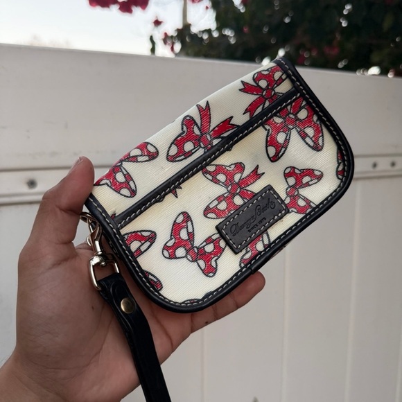 Disney Parks Dooney and Bourke Minnie Bows Wristlet Disneyland World - Picture 3 of 6